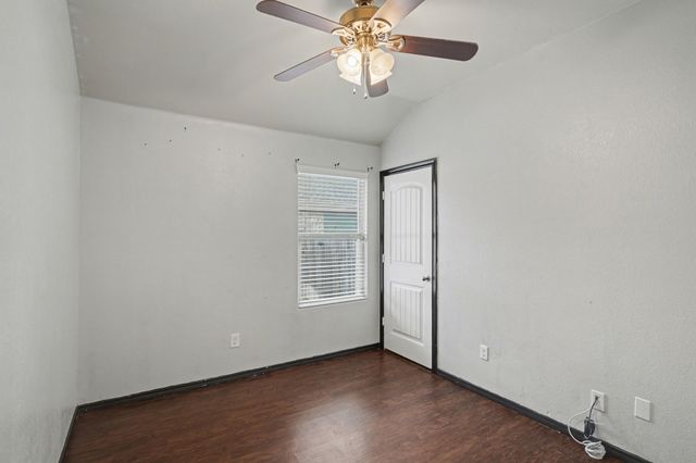 257 Meadowlands Drive, Ponder, TX 76259