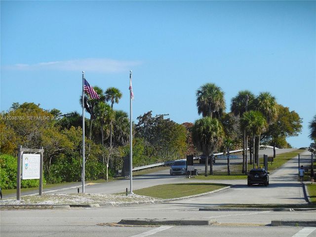 301 174th Street 1905 DEN, Sunny Isles Beach, FL 33160