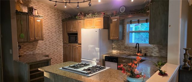 29 County Road 1522, Eureka Springs, AR 72632