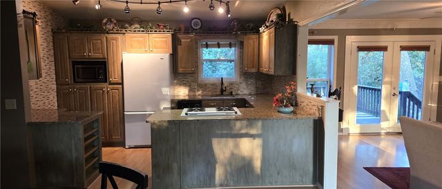 29 County Road 1522, Eureka Springs, AR 72632