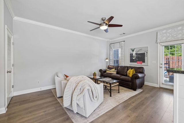 1040 Woodbury Falls Dr, Nashville, TN 37221
