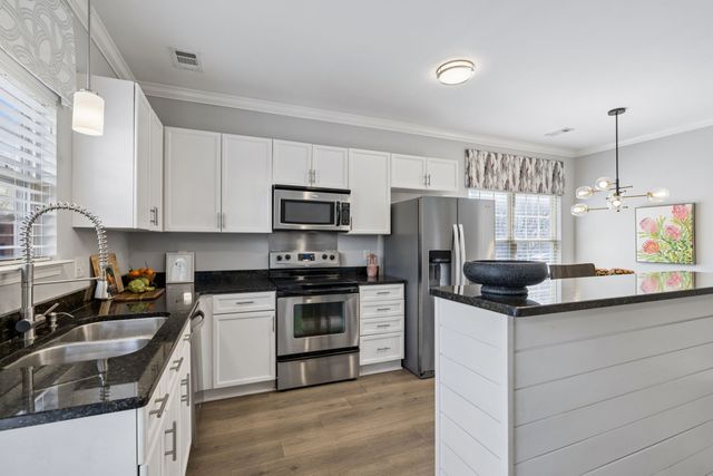 1040 Woodbury Falls Dr, Nashville, TN 37221