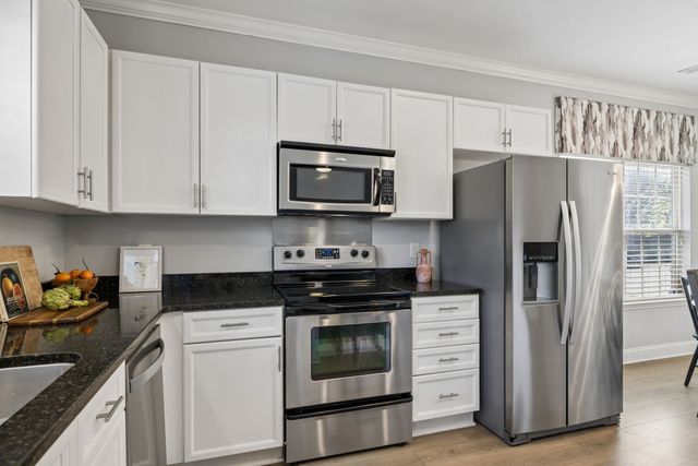 1040 Woodbury Falls Dr, Nashville, TN 37221