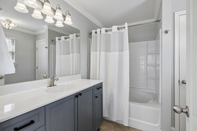 1040 Woodbury Falls Dr, Nashville, TN 37221