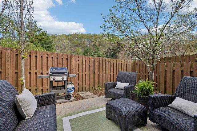1040 Woodbury Falls Dr, Nashville, TN 37221