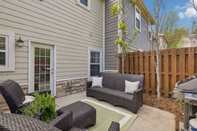 1040 Woodbury Falls Dr, Nashville, TN 37221