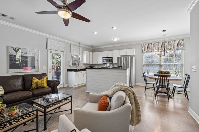 1040 Woodbury Falls Dr, Nashville, TN 37221