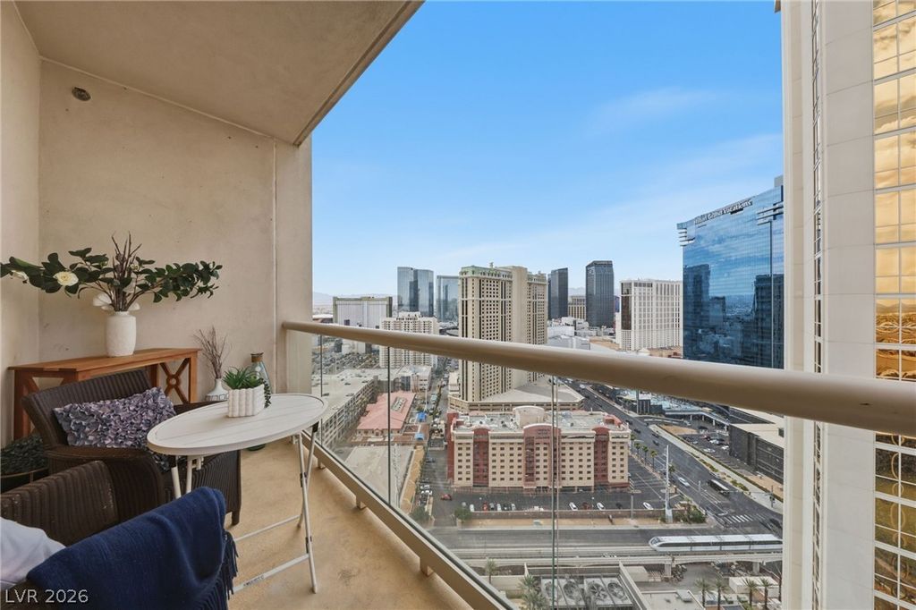135 East Harmon Avenue 2721, Las Vegas, NV 89109 — photo 2
