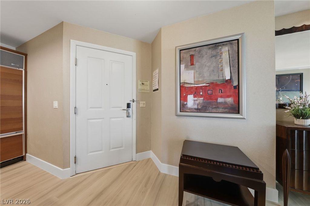 135 East Harmon Avenue 2721, Las Vegas, NV 89109 — photo 3