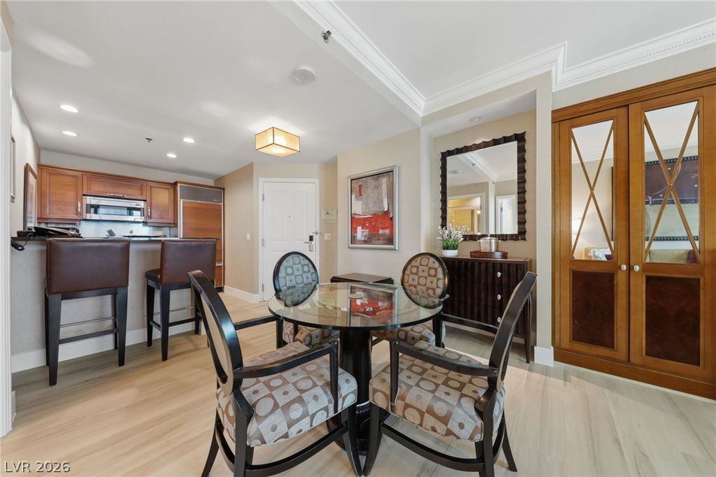 135 East Harmon Avenue 2721, Las Vegas, NV 89109 — photo 4