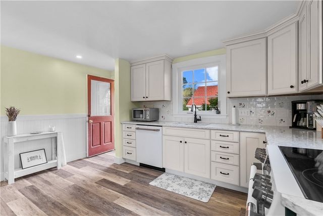 72 Kane Avenue, Middletown, RI 02842