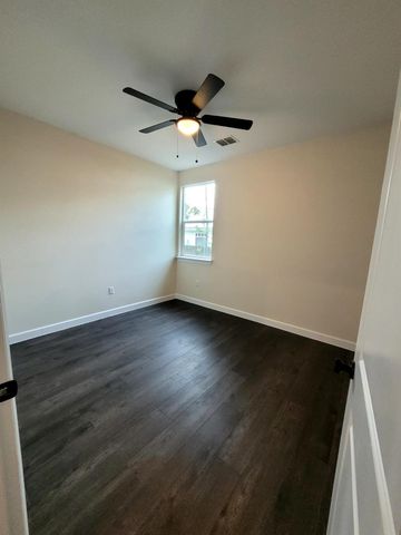 750 S Main ST, Lockhart, TX 78644