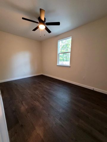 750 S Main ST, Lockhart, TX 78644