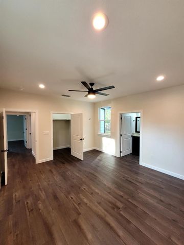 750 S Main ST, Lockhart, TX 78644