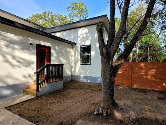 750 S Main ST, Lockhart, TX 78644