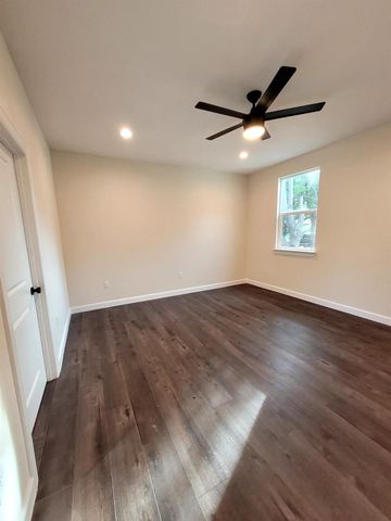 750 S Main ST, Lockhart, TX 78644