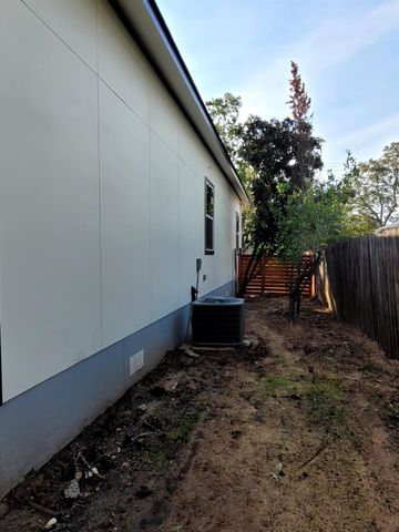 750 S Main ST, Lockhart, TX 78644