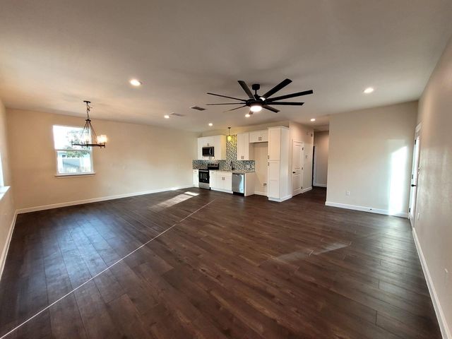 750 S Main ST, Lockhart, TX 78644