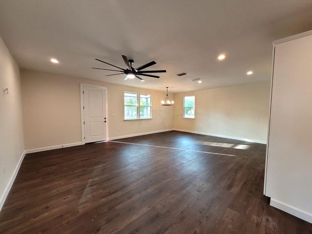 750 S Main ST, Lockhart, TX 78644