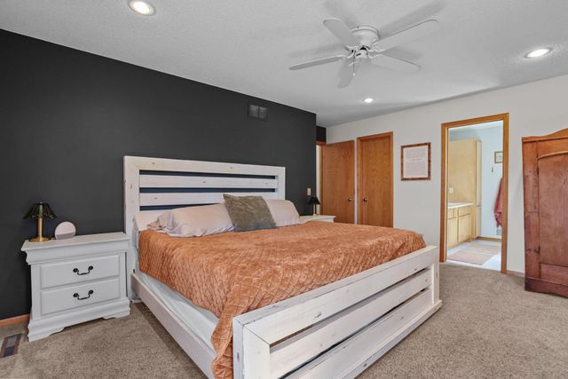 5683 Dufferin Drive, Savage, MN 55378