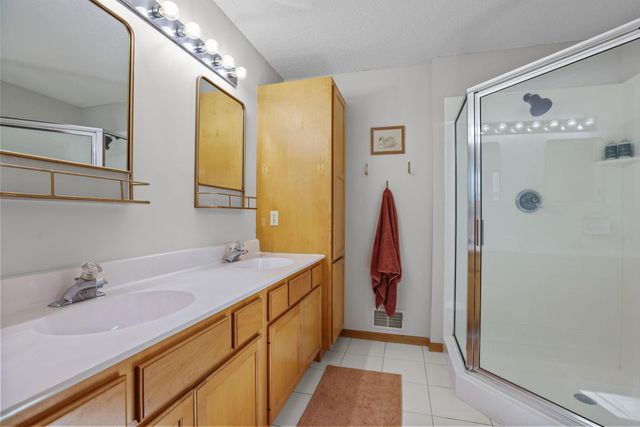 5683 Dufferin Drive, Savage, MN 55378