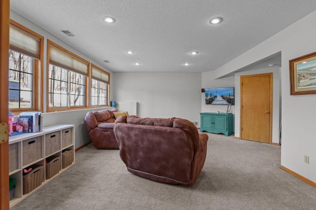 5683 Dufferin Drive, Savage, MN 55378