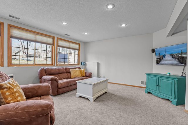 5683 Dufferin Drive, Savage, MN 55378