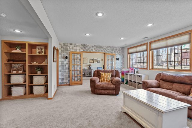 5683 Dufferin Drive, Savage, MN 55378