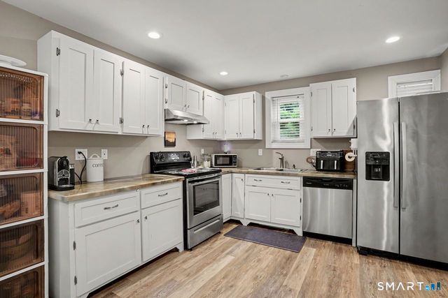 17 Meredith Lane, New Milford, CT 06776