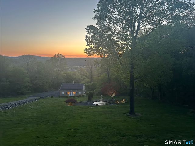 17 Meredith Lane, New Milford, CT 06776