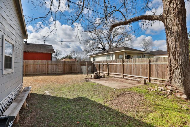 323 N Outlar Street, Wharton, TX 77488