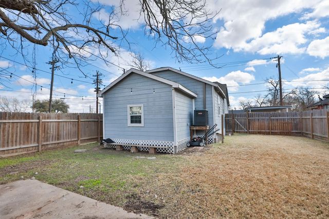 323 N Outlar Street, Wharton, TX 77488