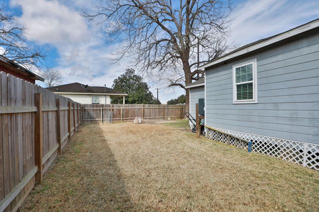 323 N Outlar Street, Wharton, TX 77488