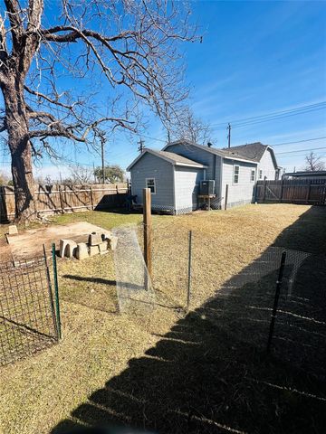 323 N Outlar Street, Wharton, TX 77488