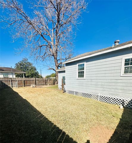 323 N Outlar Street, Wharton, TX 77488