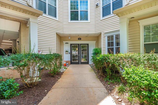 3851 ARISTOTLE CT #1-418, Fairfax, VA 22030
