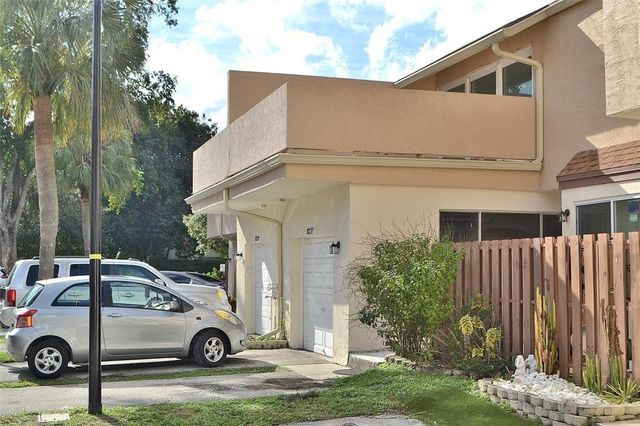 8237 NW 8th Court 4, Plantation, FL 33324