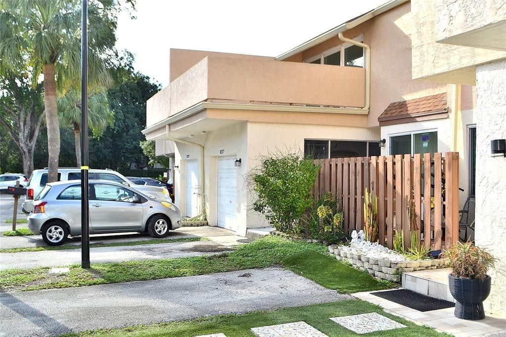 8237 NW 8th Court 4, Plantation, FL 33324