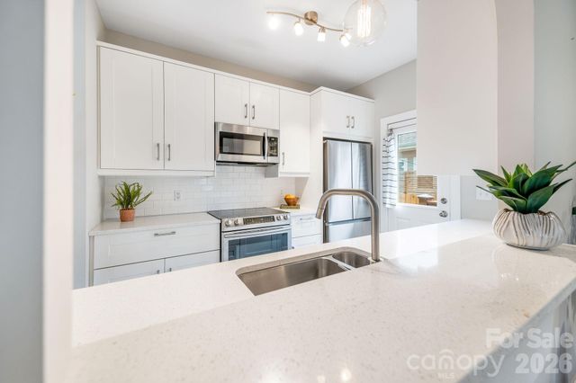 8 Lamar Avenue, Asheville, NC 28803