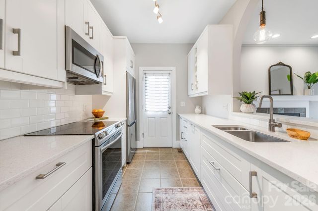 8 Lamar Avenue, Asheville, NC 28803