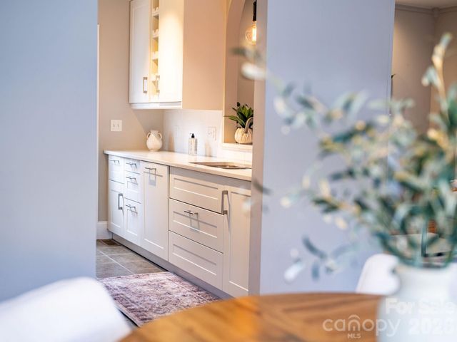 8 Lamar Avenue, Asheville, NC 28803