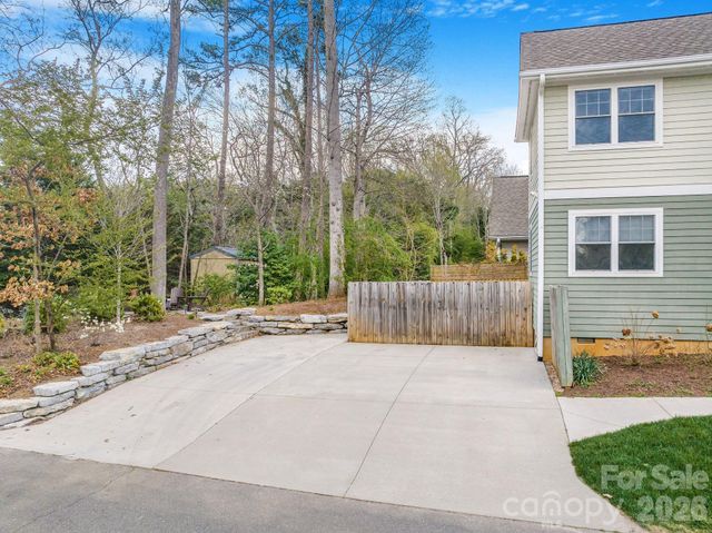8 Lamar Avenue, Asheville, NC 28803