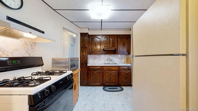 48-40 186th Street, Fresh Meadows, NY 11365