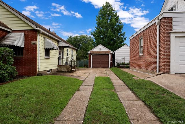 48-40 186th Street, Fresh Meadows, NY 11365