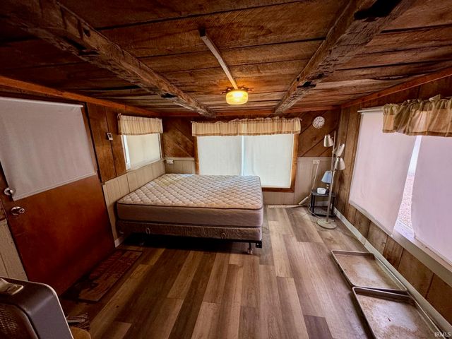 5948 N 185 W Road, Patoka, IN 47666