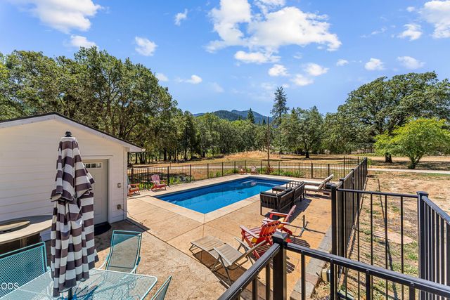 438 Murphy Creek Road, Grants Pass, OR 97527