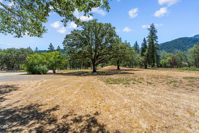 438 Murphy Creek Road, Grants Pass, OR 97527