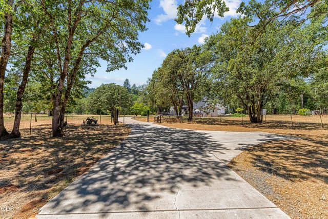 438 Murphy Creek Road, Grants Pass, OR 97527