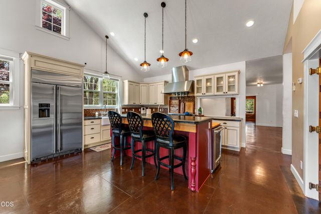 438 Murphy Creek Road, Grants Pass, OR 97527