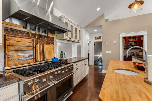 438 Murphy Creek Road, Grants Pass, OR 97527